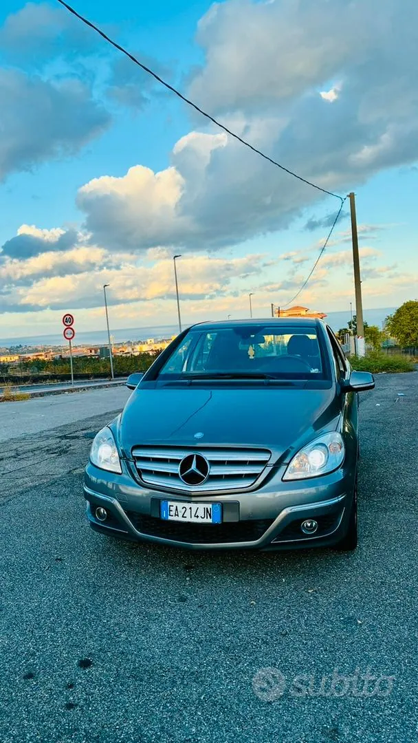 Mercedes-Benz B200