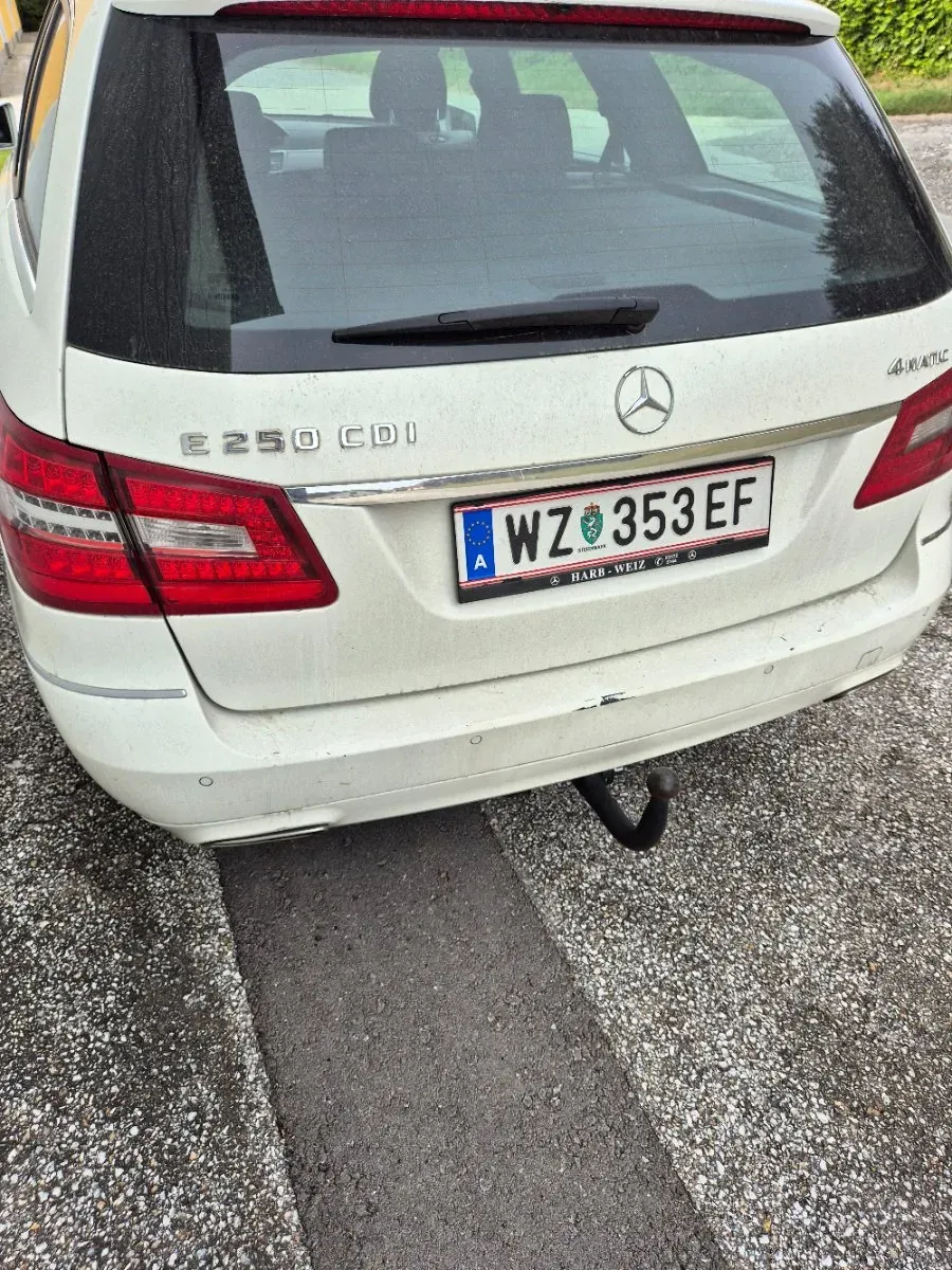 Mercedes-Benz E-Class 2012 photo 2