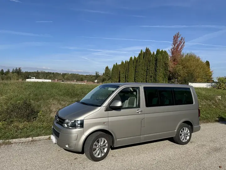 Volkswagen Caravelle 2011 photo 3