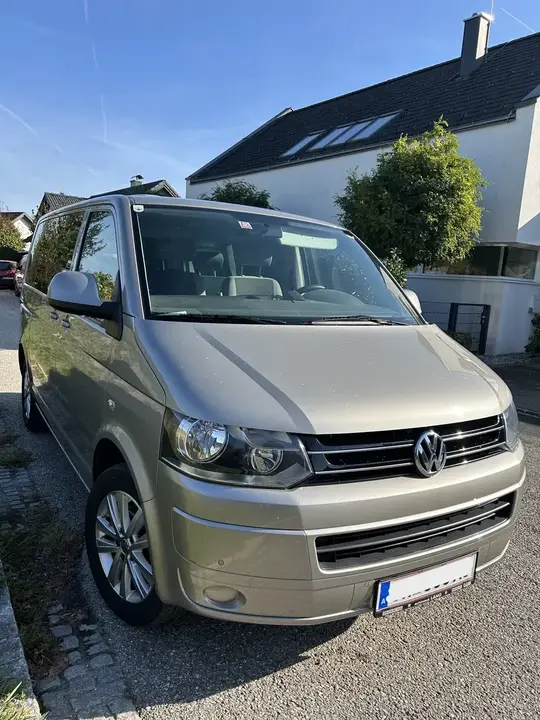 Volkswagen Caravelle 2011 photo 2