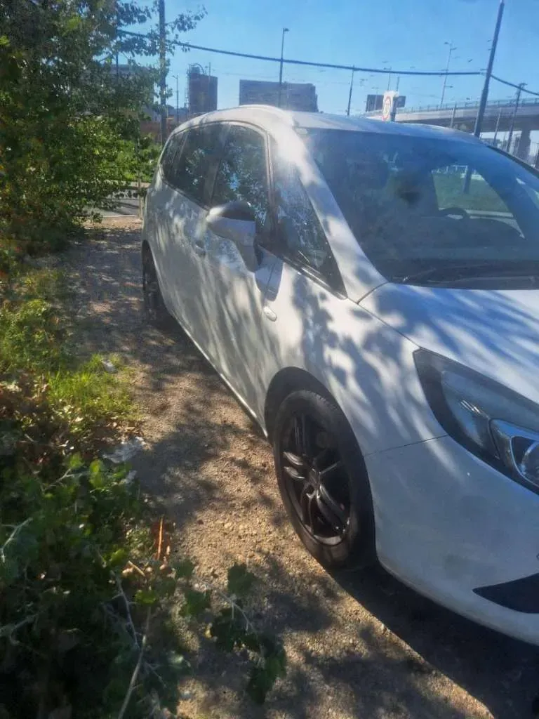 Opel Zafira 2015 photo 3