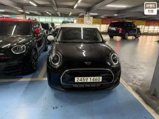 Mini Cooper (3Rd Gen F/L) 5-Door 2023 photo 2