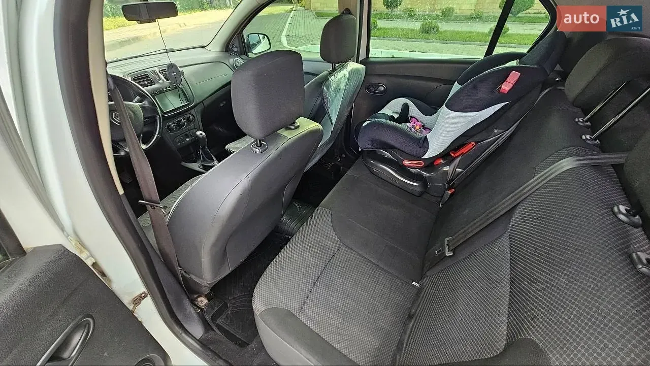 Renault Logan 2013 photo 2