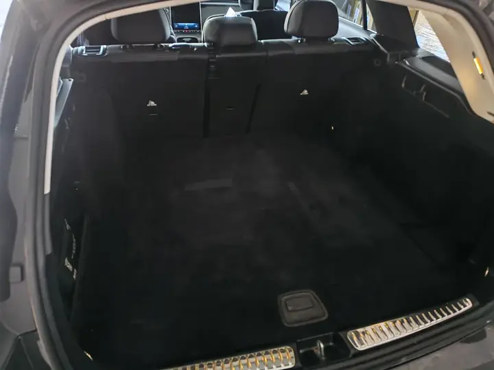 Mercedes-Benz C-Class 2023 photo 3