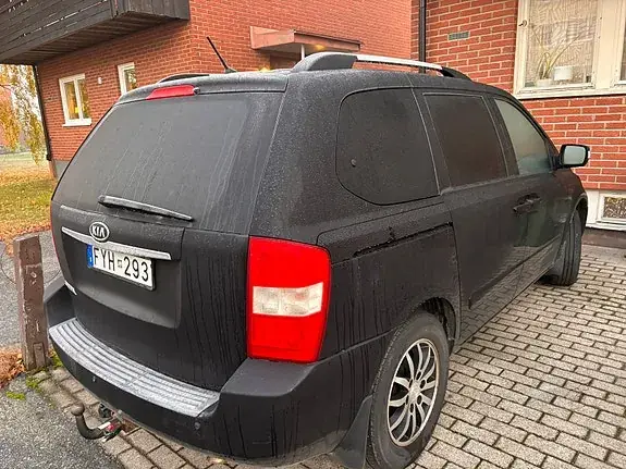Kia Carnival 2011 photo 2