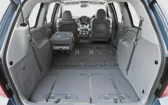 Kia Carnival 2011 photo 5