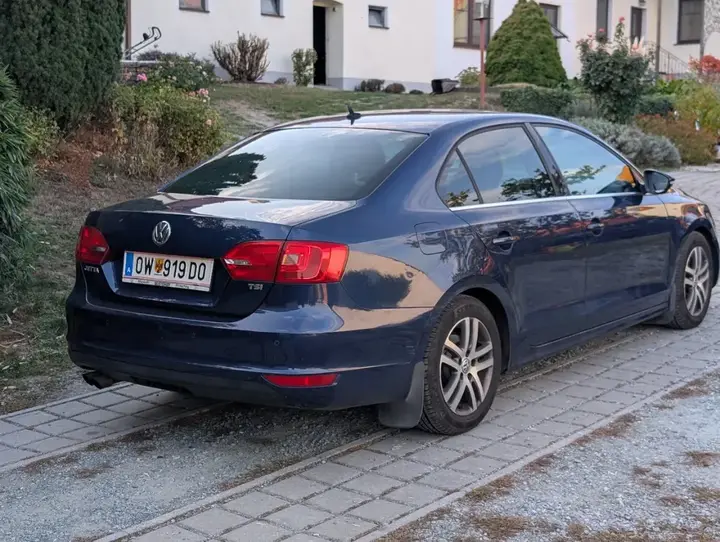Volkswagen Jetta 2012 photo 3