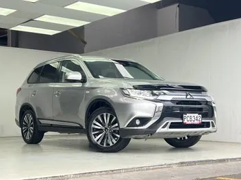 Mitsubishi Outlander 2022 photo 2