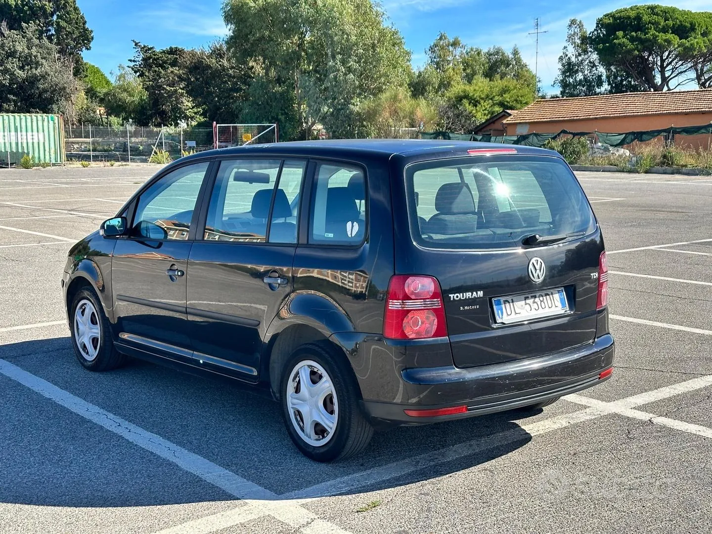 Volkswagen Touran 2008 photo 2