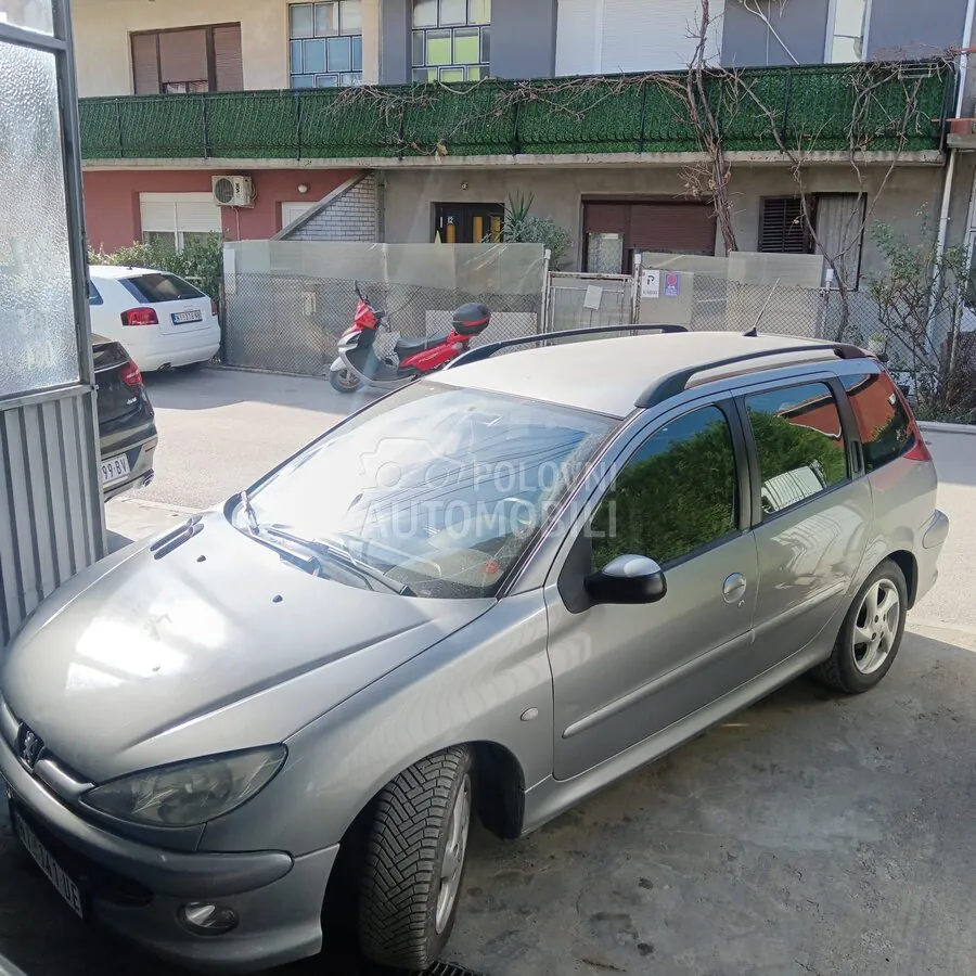 Peugeot 206 2003 photo 2