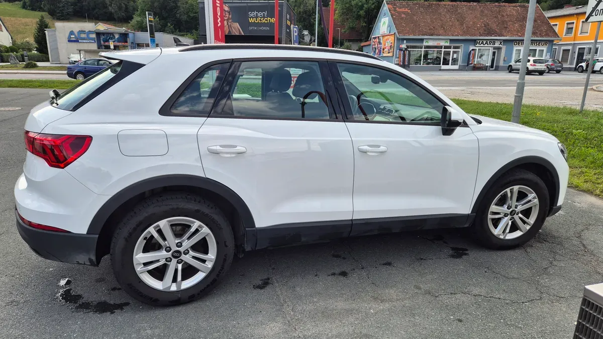 Audi Q3 2022 photo 2
