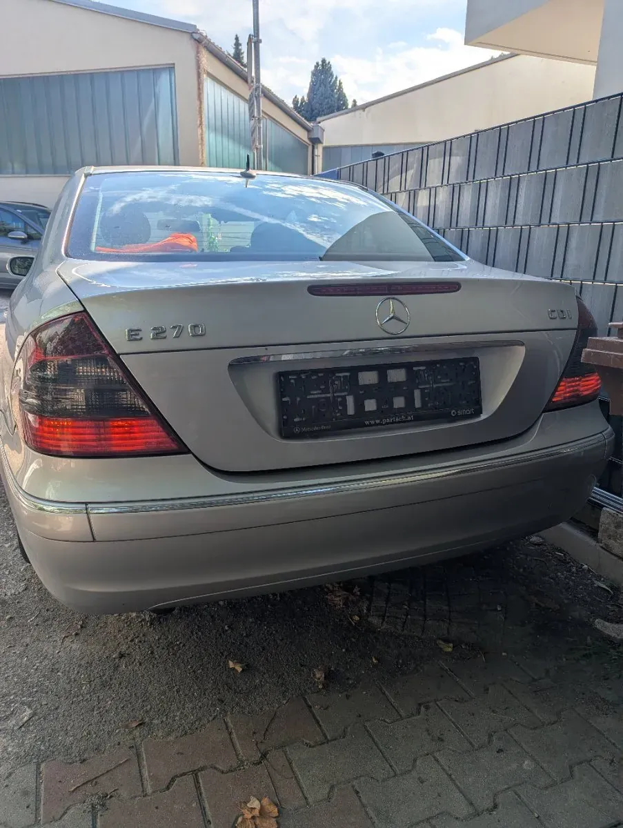 Mercedes-Benz E-Class 2003 photo 2