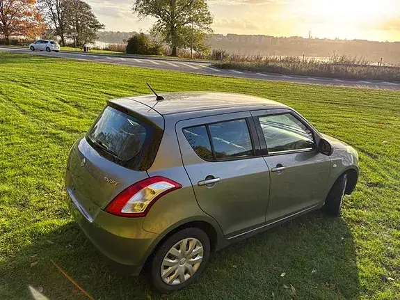 Suzuki Swift 2010 photo 4