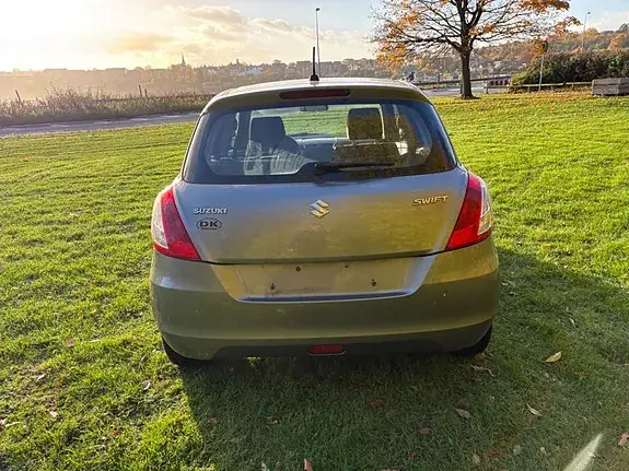 Suzuki Swift 2010 photo 5