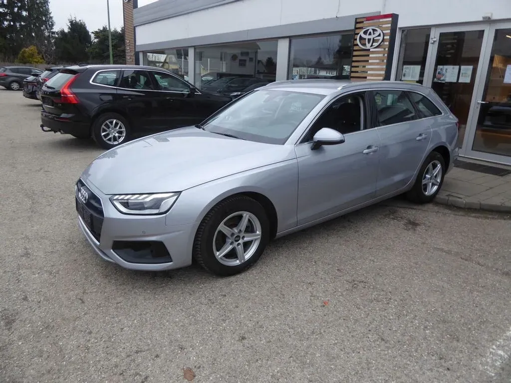 Audi A4 2021 photo 2