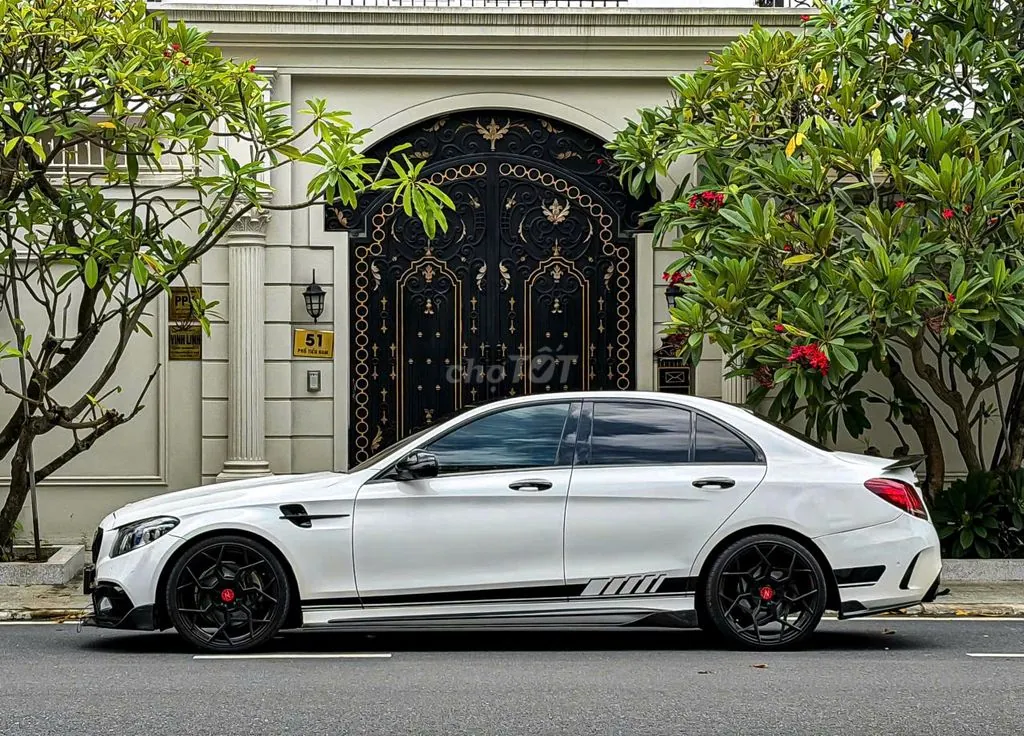 Mercedes-Benz C300 2022 photo 4