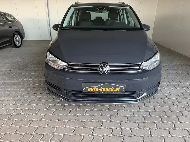 Volkswagen Touran 2023 photo 2