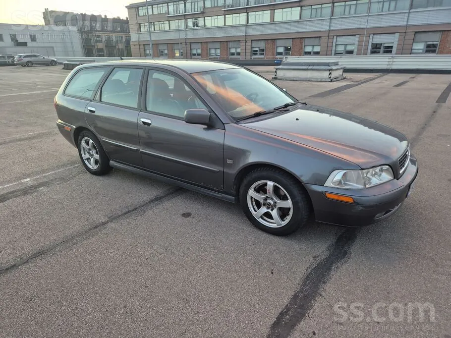 Volvo V40 2002 photo 3