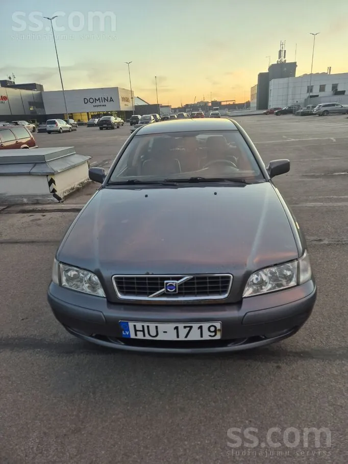 Volvo V40 2002 photo 2