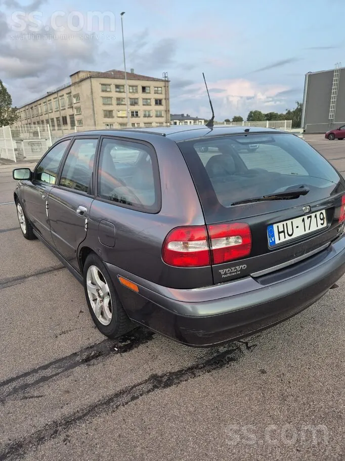 Volvo V40 2002 photo 4