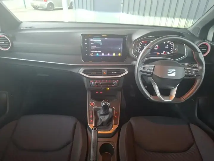 Seat Arona 2024 photo 3