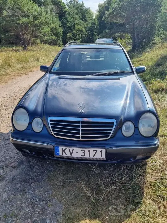 Mercedes-Benz E320 2002 photo 3