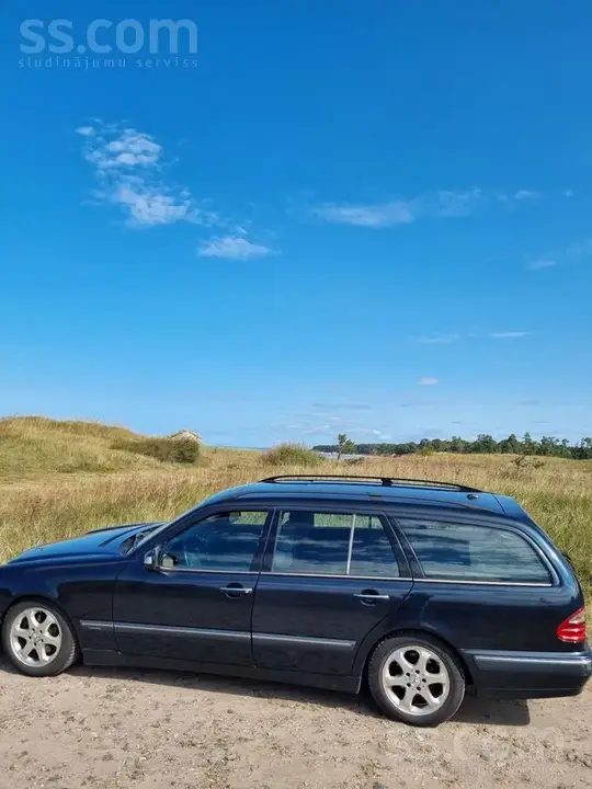 Mercedes-Benz E320 2002 photo 4