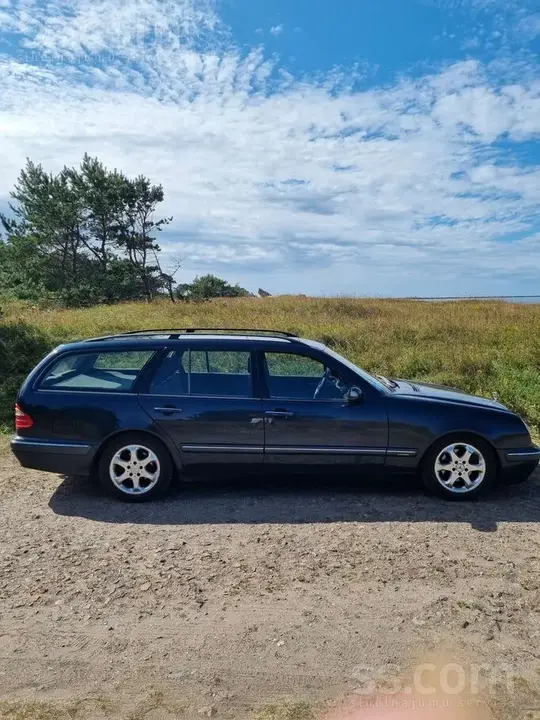 Mercedes-Benz E320