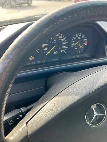 Mercedes-Benz 300 Ce 1988 photo 4