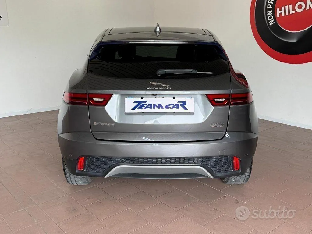 Jaguar E-Pace 2018 photo 4