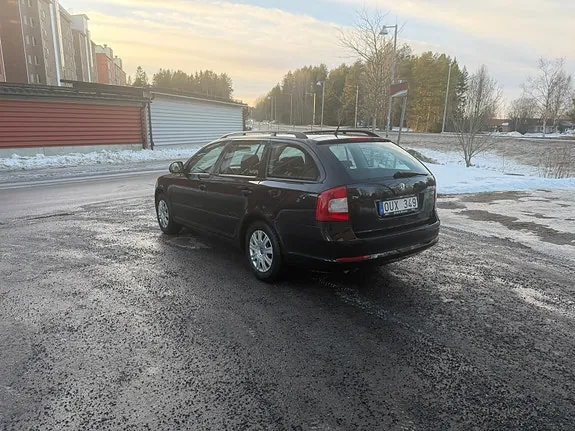 Skoda Octavia 2010 photo 2