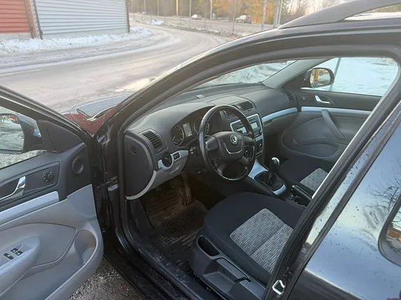 Skoda Octavia 2010 photo 5