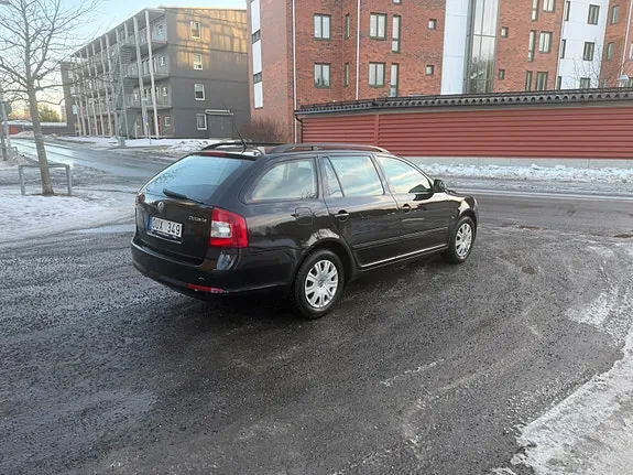 Skoda Octavia 2010 photo 3