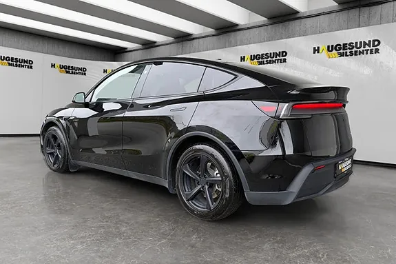 Tesla Model Y 2025 photo 3
