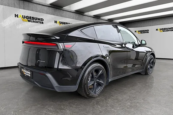 Tesla Model Y 2025 photo 4