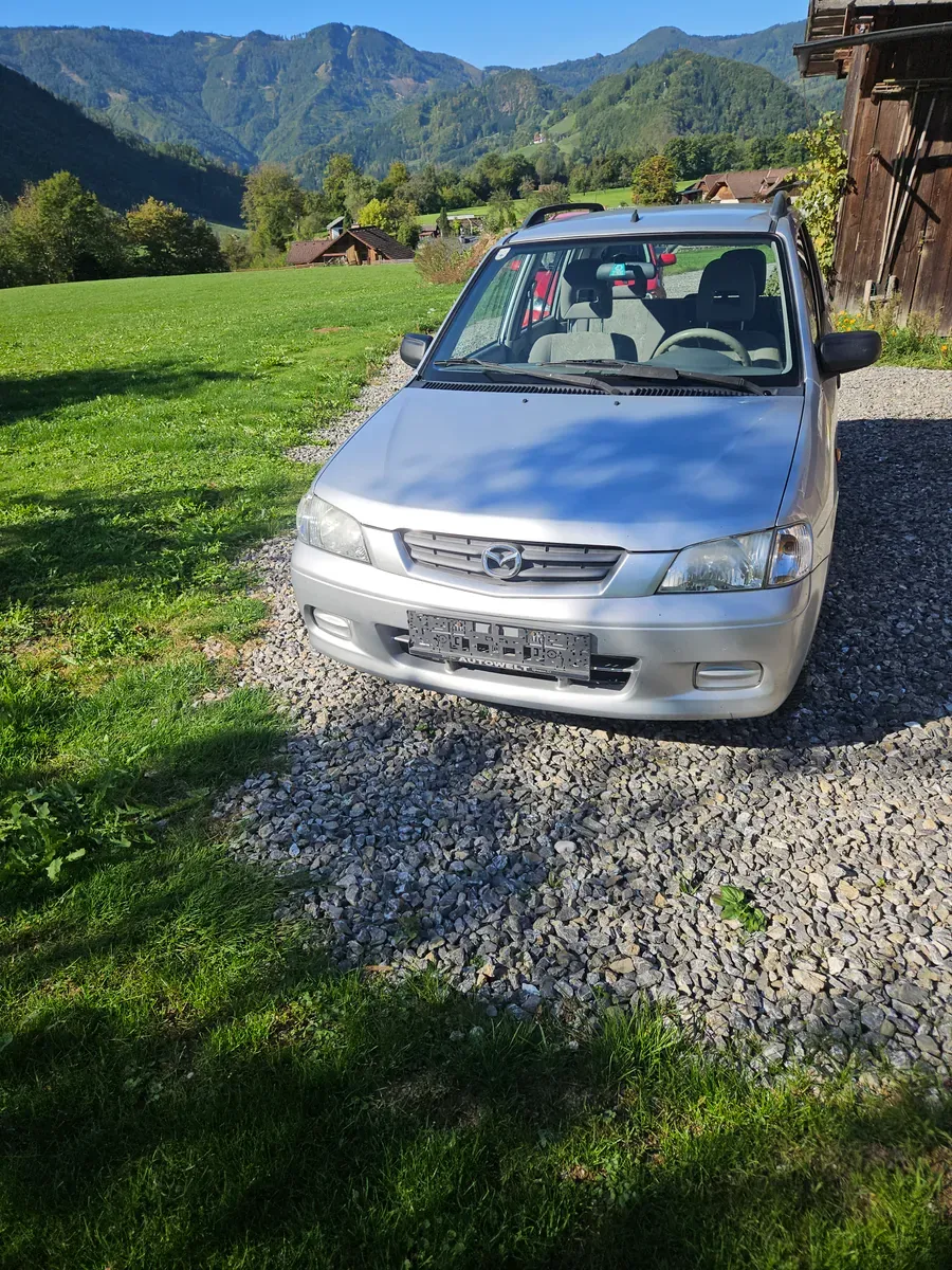 Mazda Demio 2001 photo 3