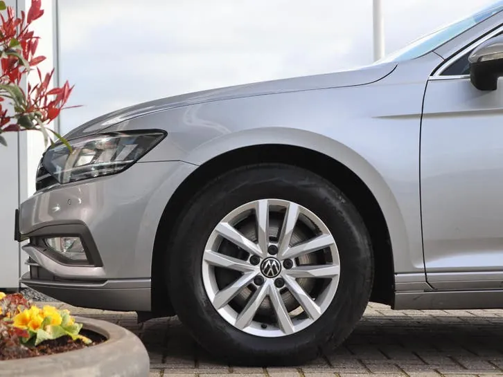 Volkswagen Passat 2023 photo 2