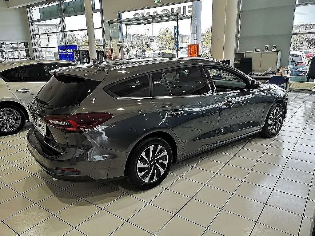 Ford Focus 2024 photo 3