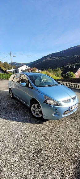Mitsubishi Grandis 2004 photo 2