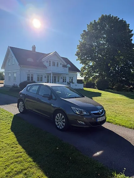 Opel Astra 2012 photo 3