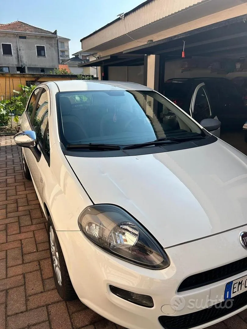Fiat Punto 2012 photo 2