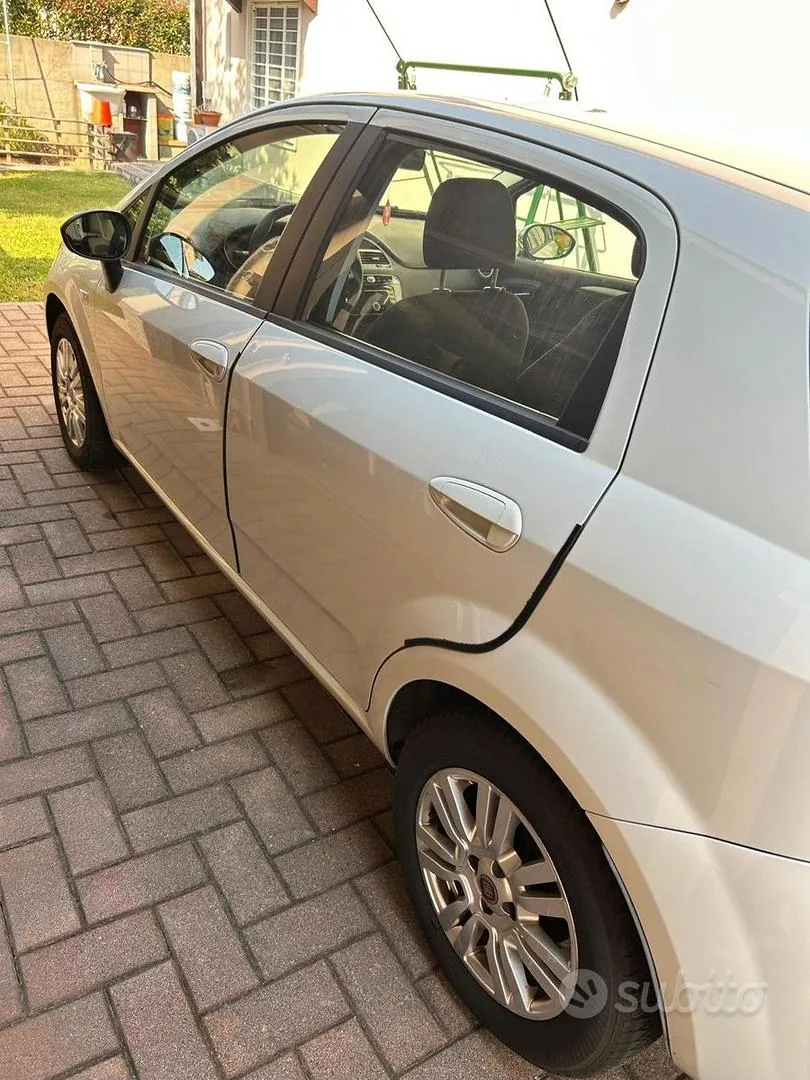 Fiat Punto 2012 photo 3