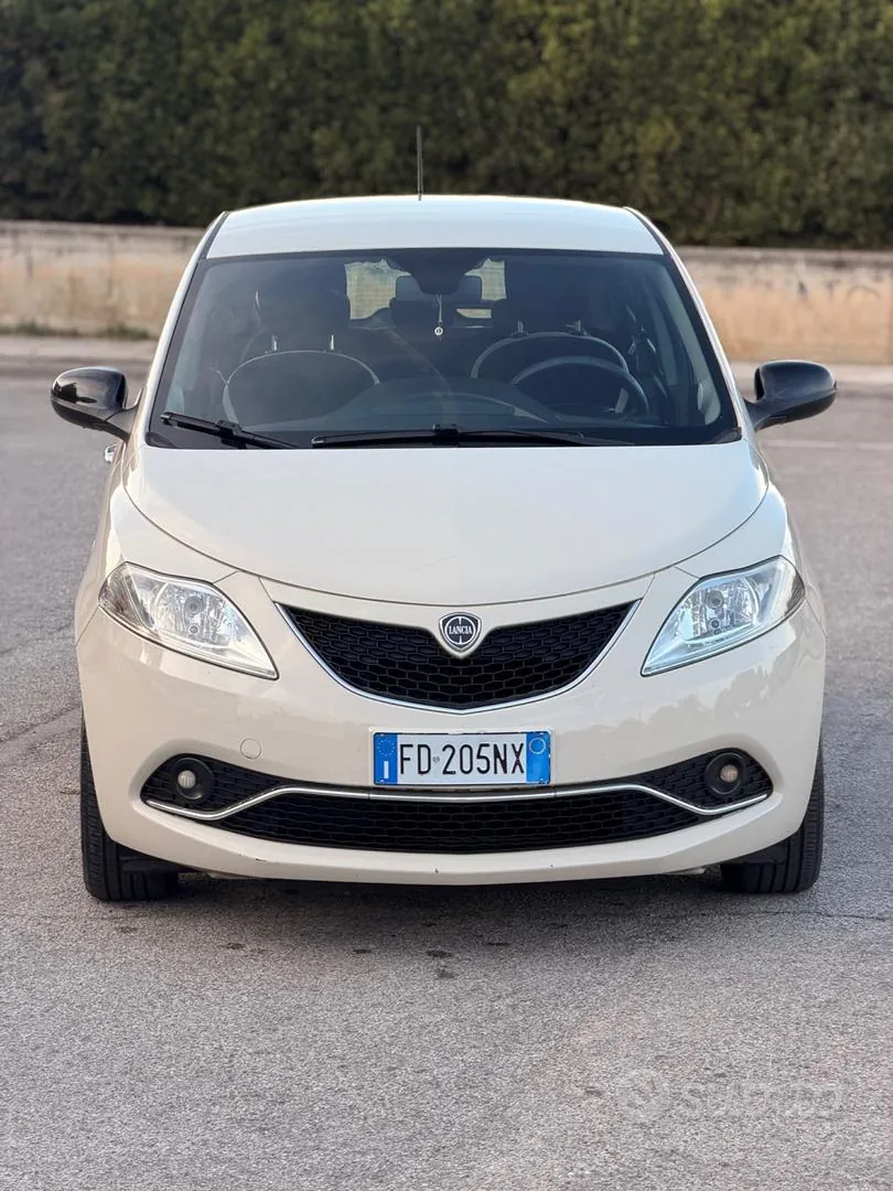 Lancia Ypsilon 2016 photo 2