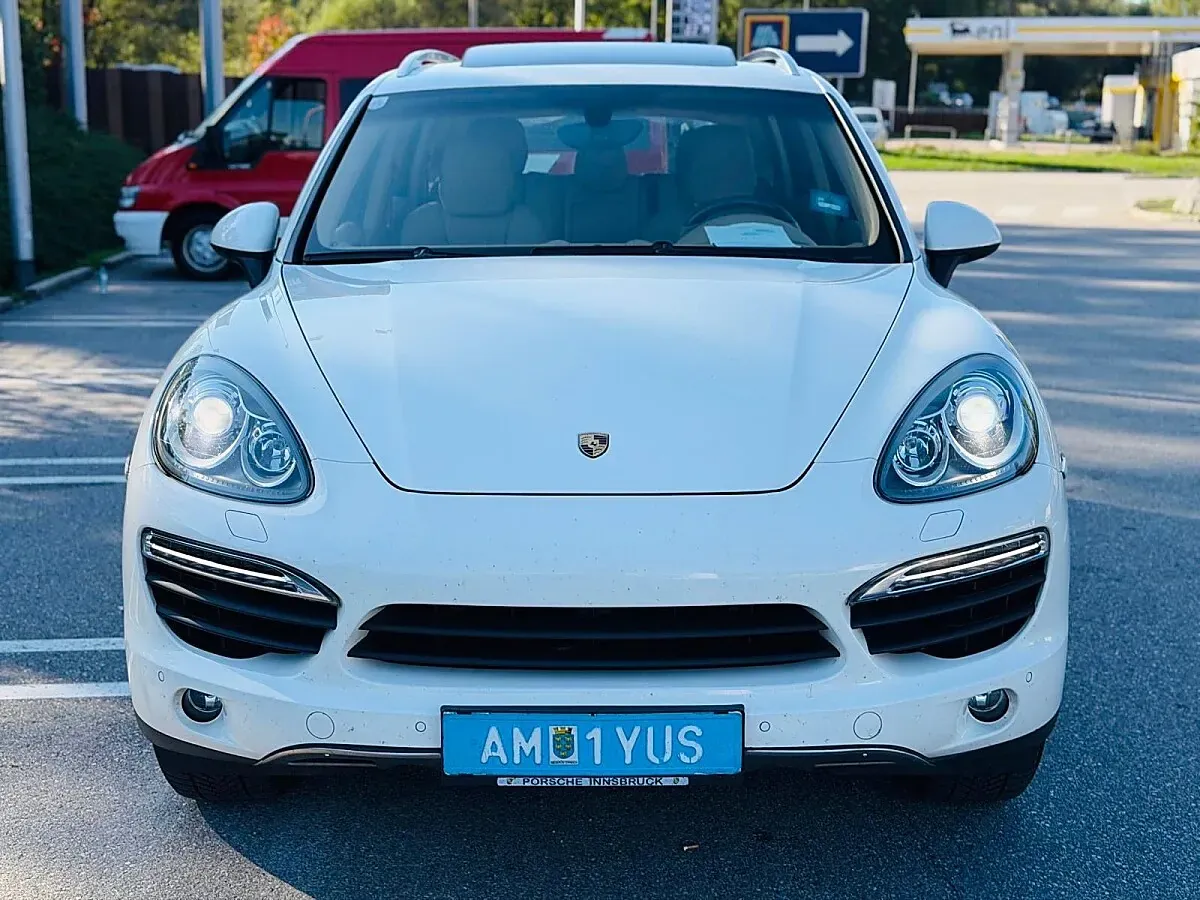 Porsche Cayenne 2010 photo 2