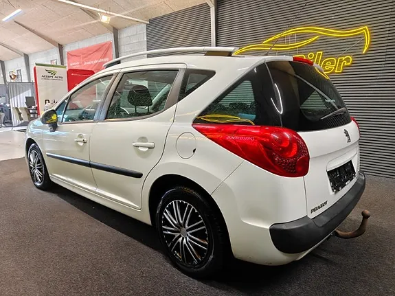 Peugeot 207 2010 photo 3