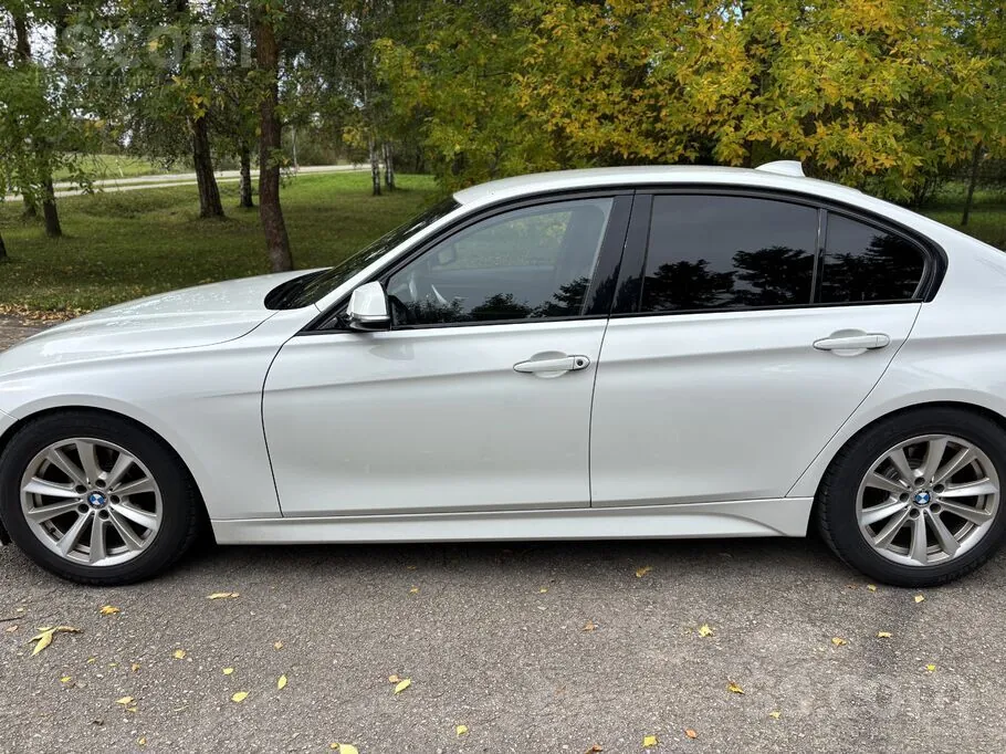 BMW 318 2013 photo 5