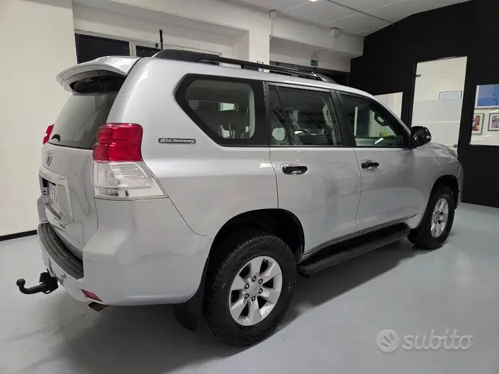 Toyota Land Cruiser 2011 photo 4