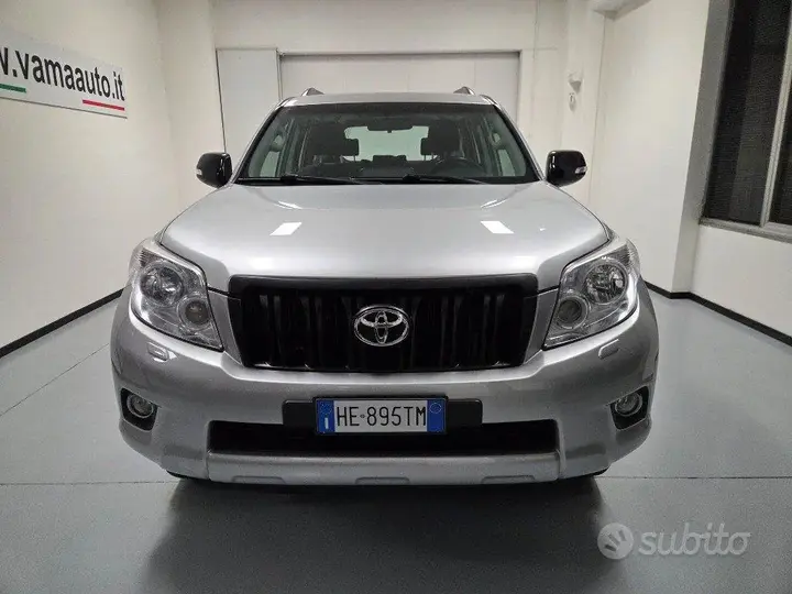 Toyota Land Cruiser 2011 photo 2