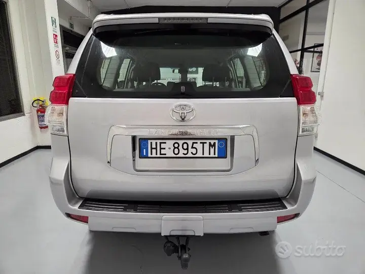 Toyota Land Cruiser 2011 photo 5
