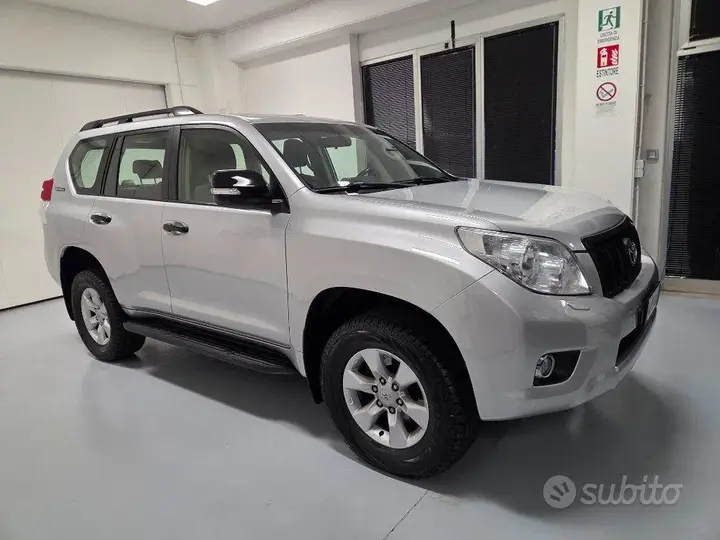 Toyota Land Cruiser 2011 photo 3